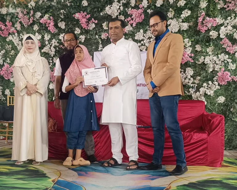 ब्राईट रूट्स फाउंडेशनतर्फे कोंढवा खुर्द येथे मोफत स्पोकन इंग्लिश क्लासेस पूर्ण; विद्यार्थ्यांना प्रमाणपत्र वितरण
