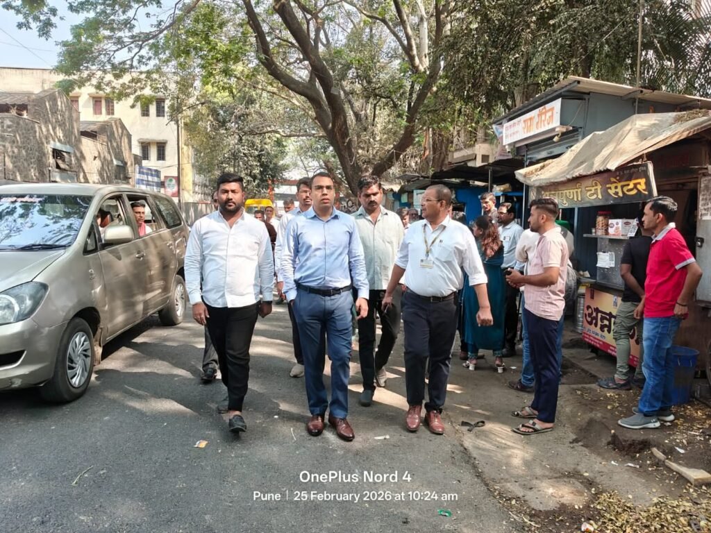 सेव्हन लव्ह्ज चौक येथे अतिक्रमणाबाबत प्रत्यक्ष पाहणी